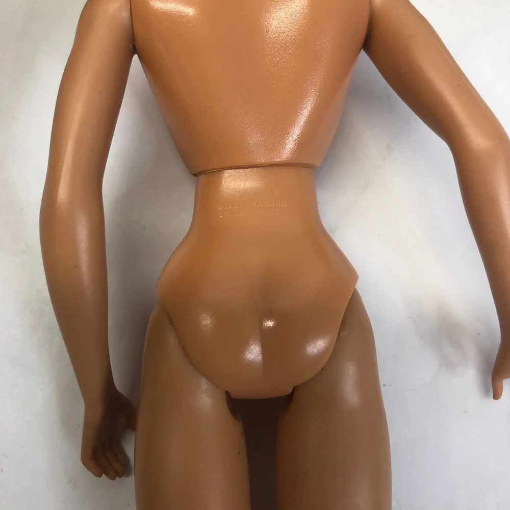 Vintage 1987 Hasbro Barbie Doll Blonde Hair‎ Blue Eyes Collectible Toy